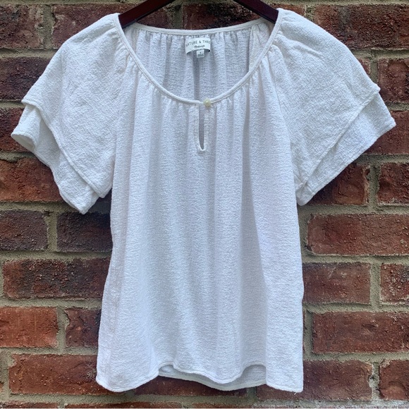 Madewell Tops - • [Madewell] Flutter Sleeve Top •